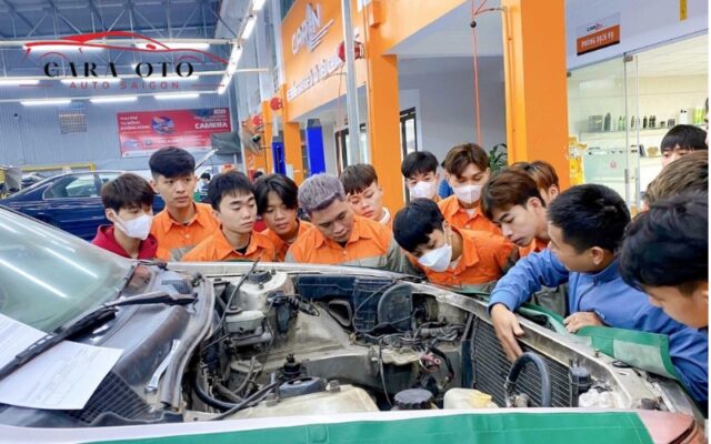 Động cơ ô tô bao gồm những gì?