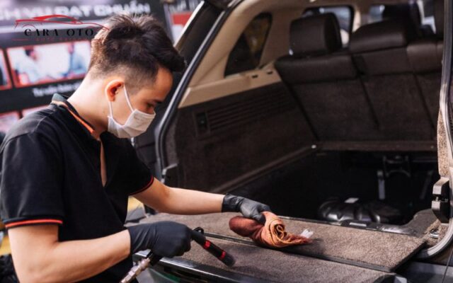Hút bụi, vệ sinh nội thất ô tô và phụ dưỡng các bề mặt